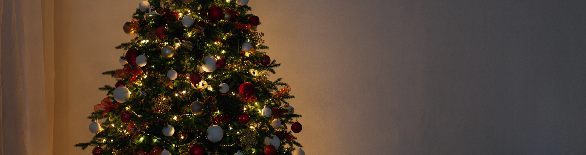 Elektrisches Licht am Weihnachtsbaum